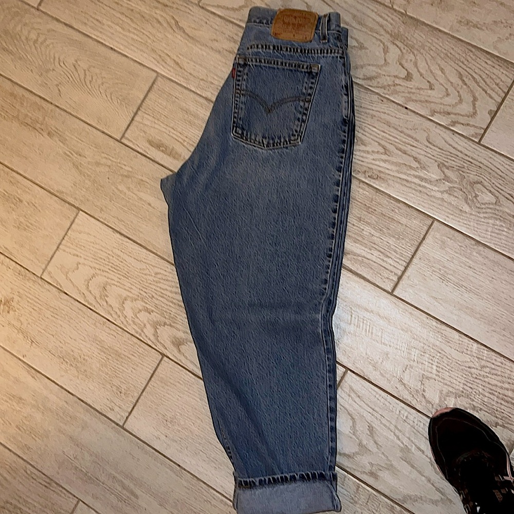 Women's Levi's relaxed fit tapered sz 16 short